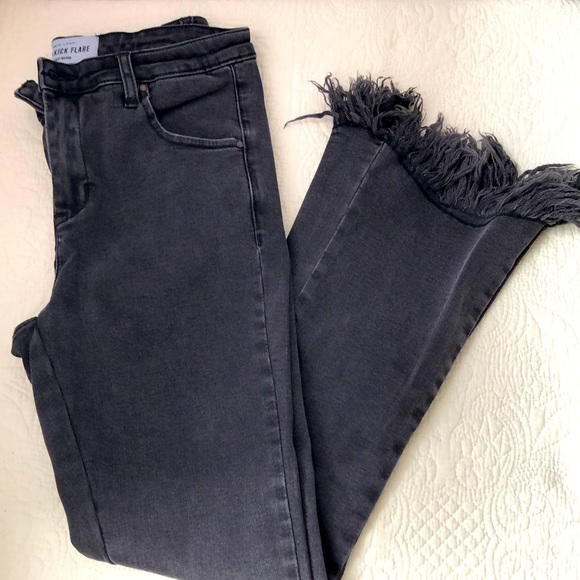NEW LOOK ASOS Crop Kick Flare Raw Edge black Jean women’s size 27 EUC - Picture 4 of 5